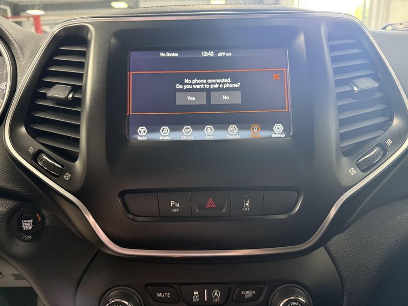 Used 2021 Jeep Cherokee Latitude PlusImage 33