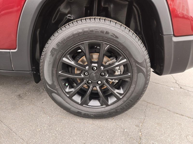 Used 2021 Jeep Cherokee Latitude FWD