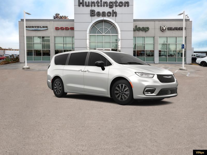 2025 Chrysler Pacifica Hybrid SelectImage 11