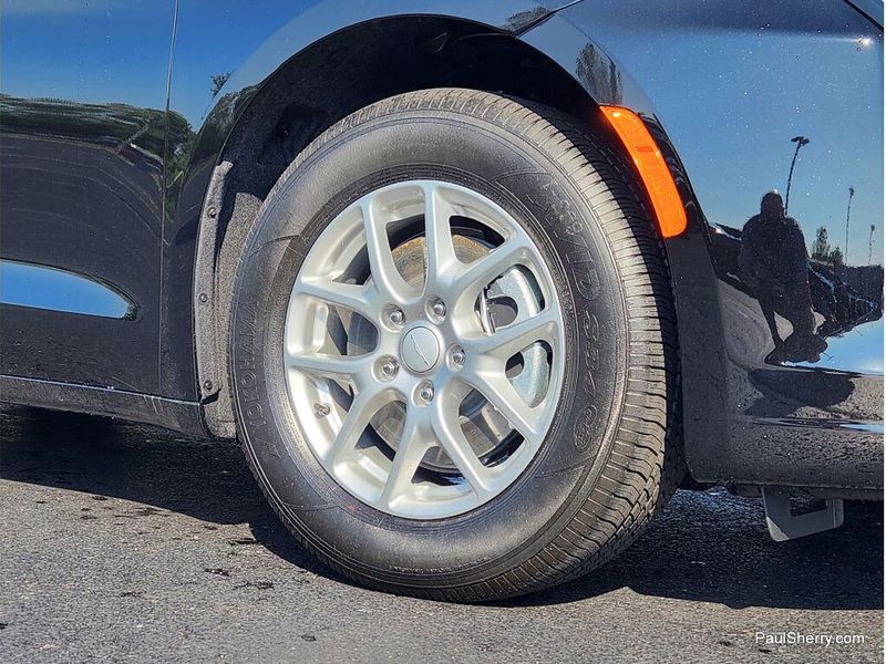 New 2027 Chrysler Pacifica Select