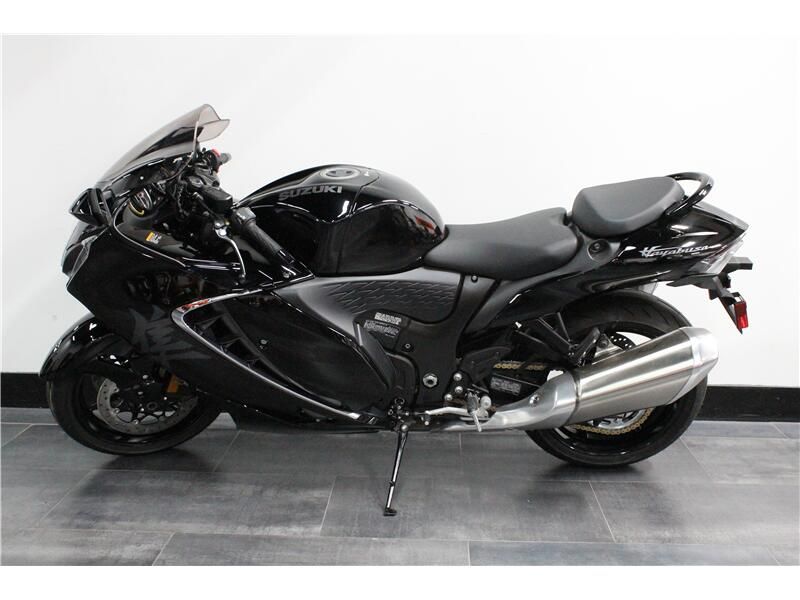 2024 Suzuki Hayabusa in a Black exterior color. New England Powersports 978 338-8990 pixelmotiondemo.com 