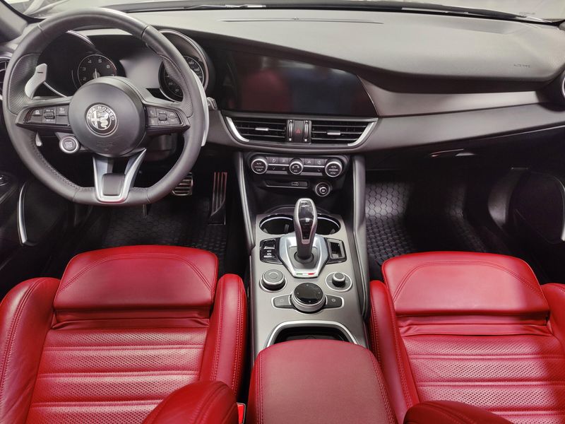 Used 2022 Alfa Romeo Giulia Veloce AWD w/Sunroof/NavImage 19