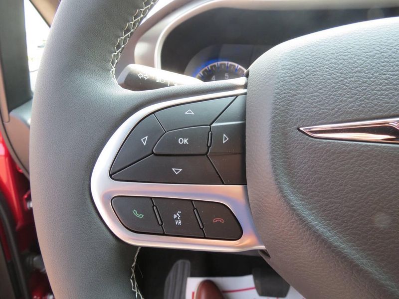 New 2026 Chrysler Voyager LxImage 13