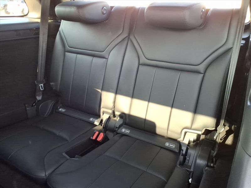 Used 2017 Land Rover Discovery HSEImage 20