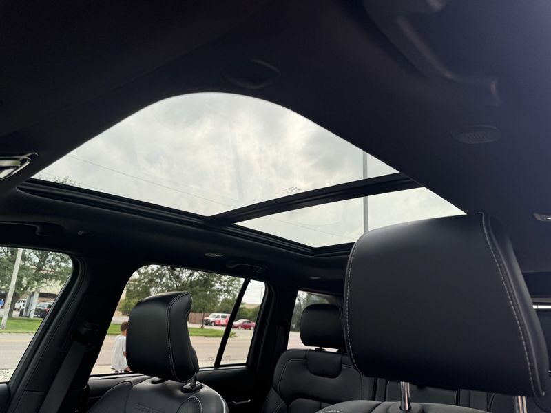Used 2022 Jeep Grand Cherokee 4xe OverlandImage 28