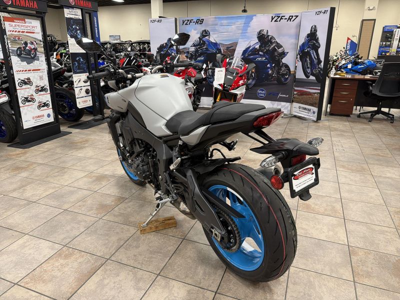 New 2026 Yamaha MT-10 Image 16