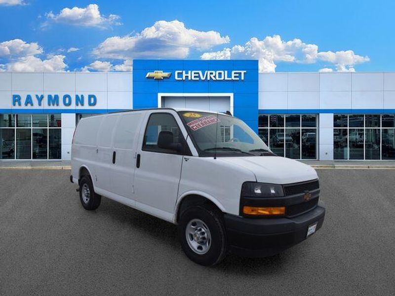 New 2025 Chevrolet Express 2500 Work VanImage 8