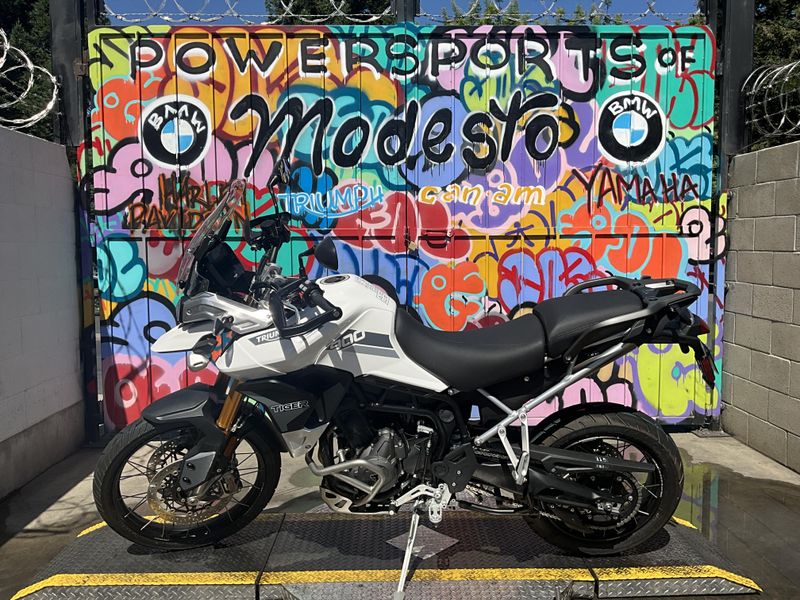 2023 Triumph TIGER 900 RALLY PRO in a PURE WHITE exterior color. BMW Motorcycles of Modesto 209-524-2955 bmwmotorcyclesofmodesto.com 