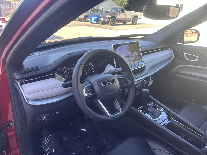 2025 Jeep Compass LimitedImage 11