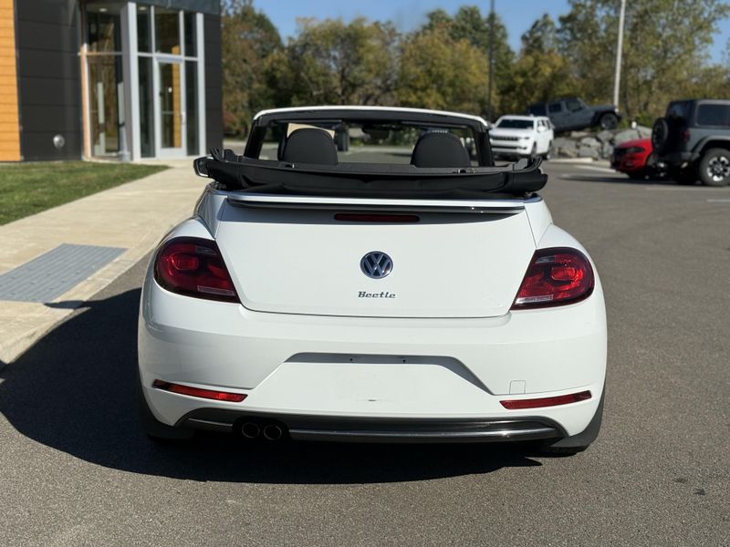 2019 Volkswagen Beetle Convertible photo 3