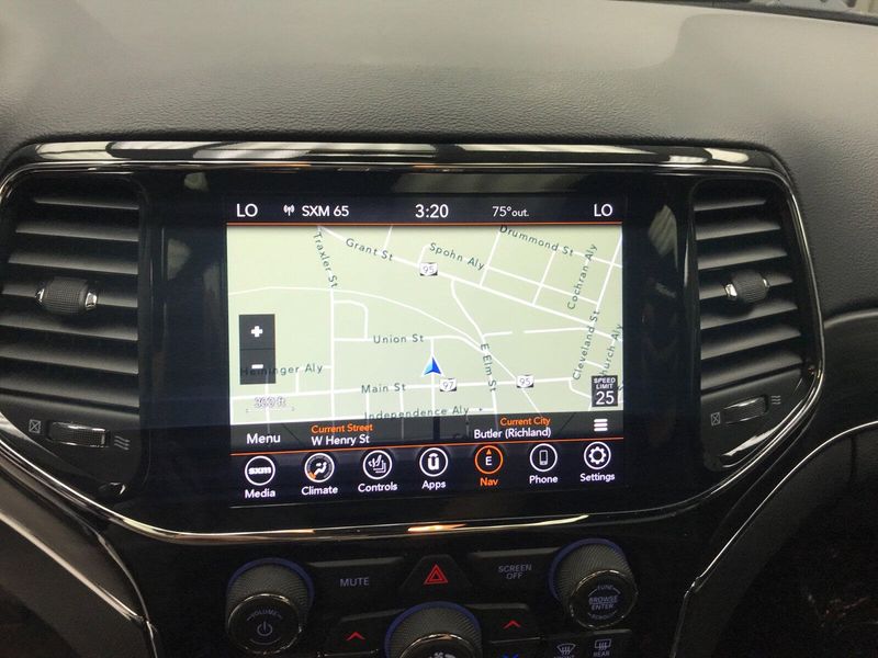 Used 2021 Jeep Grand Cherokee LimitedImage 9