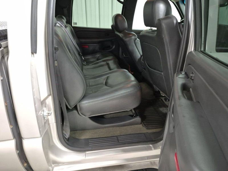 2005 Chevrolet Silverado 3500 DRW LTImage 10