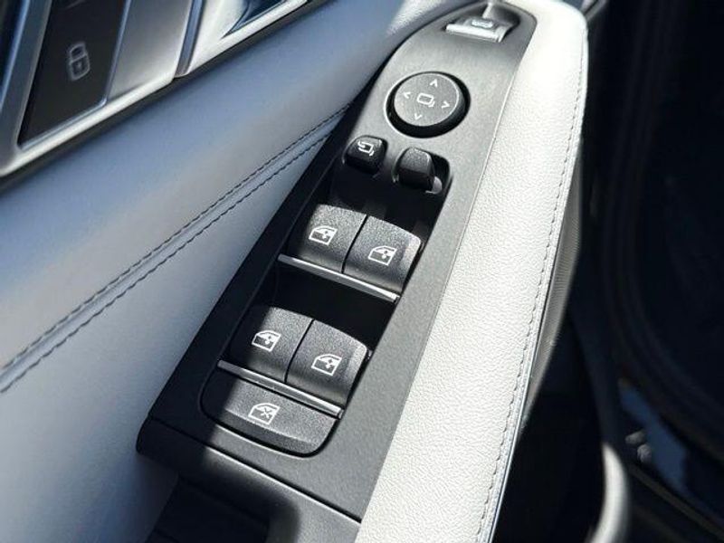 Used 2025 BMW X5 xDrive40iImage 17
