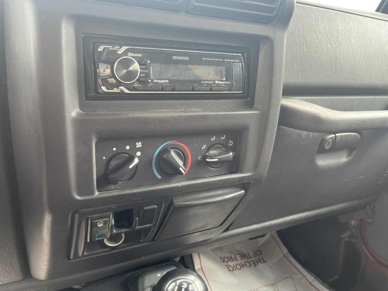Used 1999 Jeep Wrangler JK SEImage 10