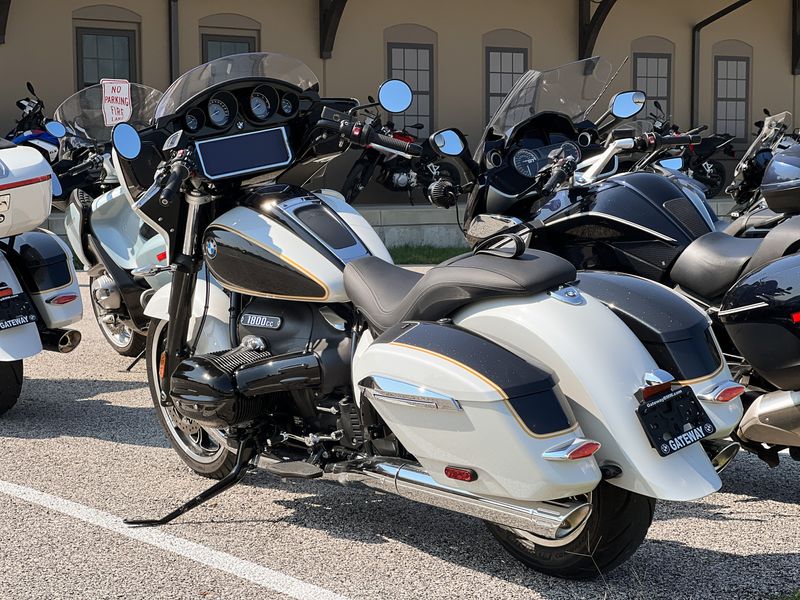 2023 BMW R 18 B in a Mineral White exterior color. Gateway BMW Ducati Motorcycles 314-427-9090 gatewaybmw.com 