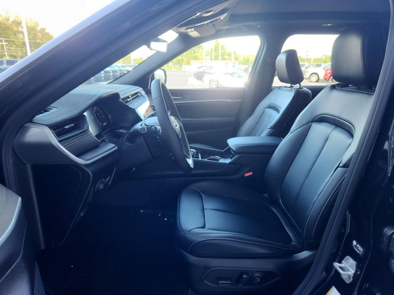 New 2027 Jeep Grand Cherokee Limited 4x4