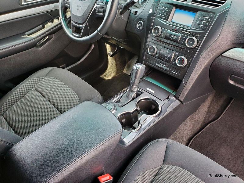 Used 2017 Ford Explorer XLTImage 21