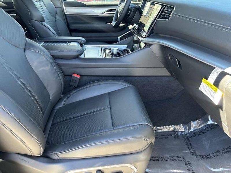 2026 Jeep Grand Wagoneer 4x4Image 12