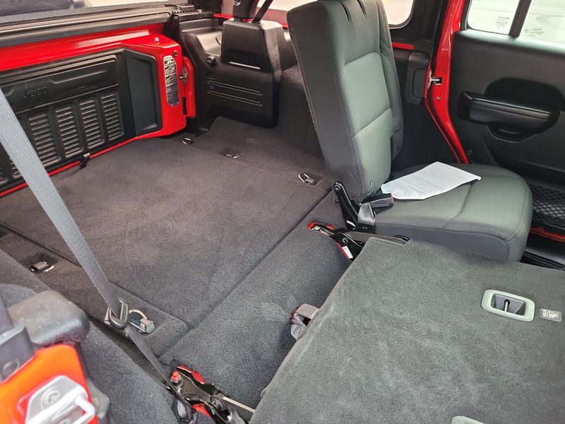 Used 2018 Jeep Wrangler Unlimited SportImage 17