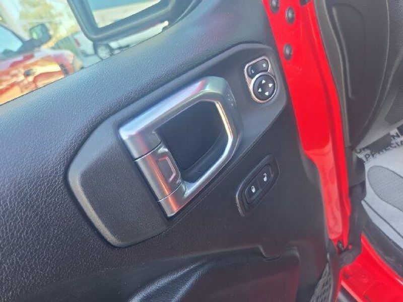 Used 2022 Jeep Gladiator SportImage 11
