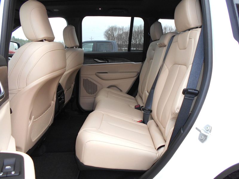 2025 Jeep Grand Cherokee Limited 4x4Image 7