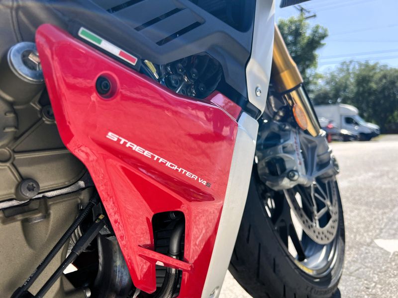 2022 Ducati Streetfighter V4 S 