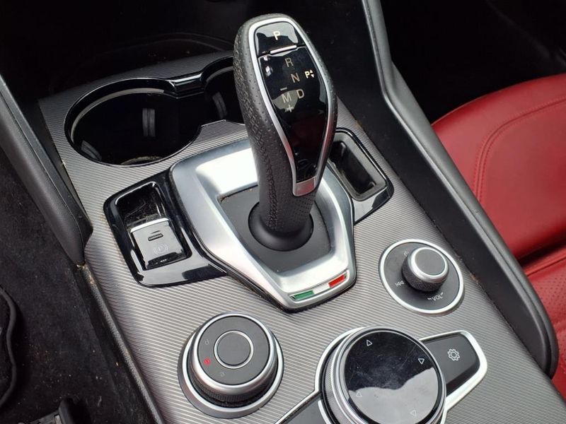 Used 2022 Alfa Romeo Giulia VeloceImage 25
