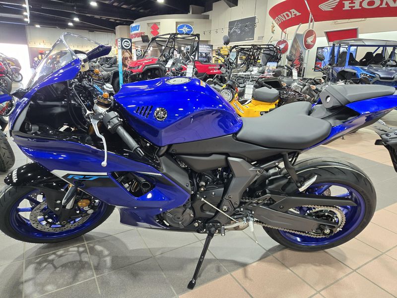 2025 Yamaha YZFR7 TEAM BLUE Image 4