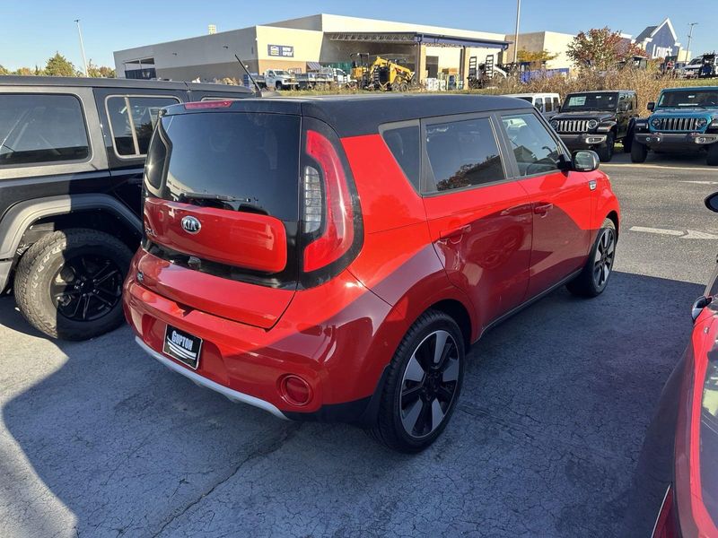 2019 Kia Soul +Image 7