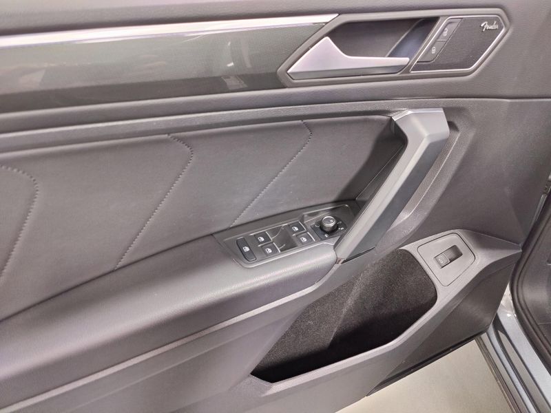 2019 Volkswagen Tiguan SEL Premium AWD w/Sunroof/NavImage 33