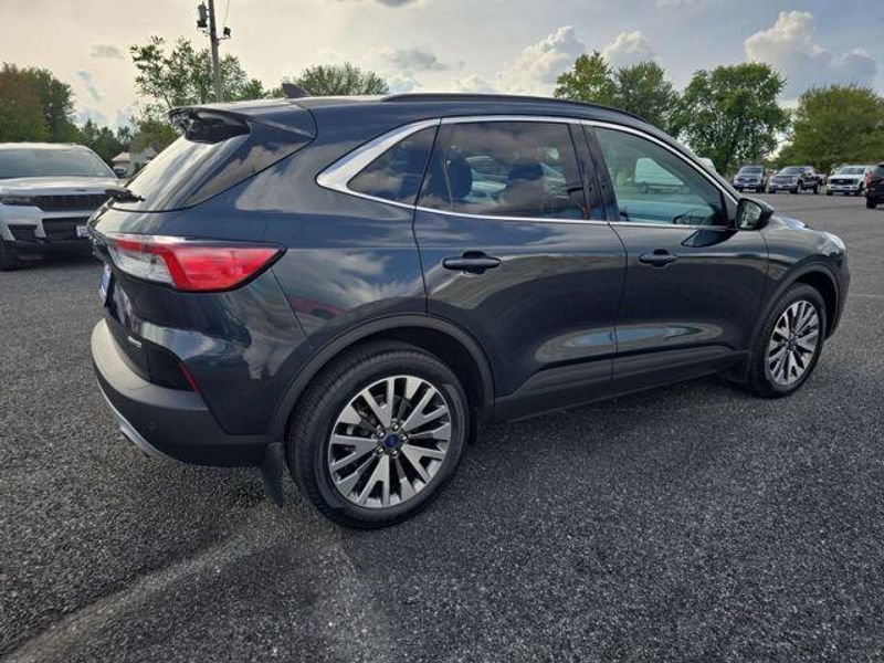 2022 Ford Escape Titanium photo 7