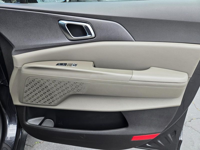 Used 2026 Kia Carnival MPV Hybrid EX FWD