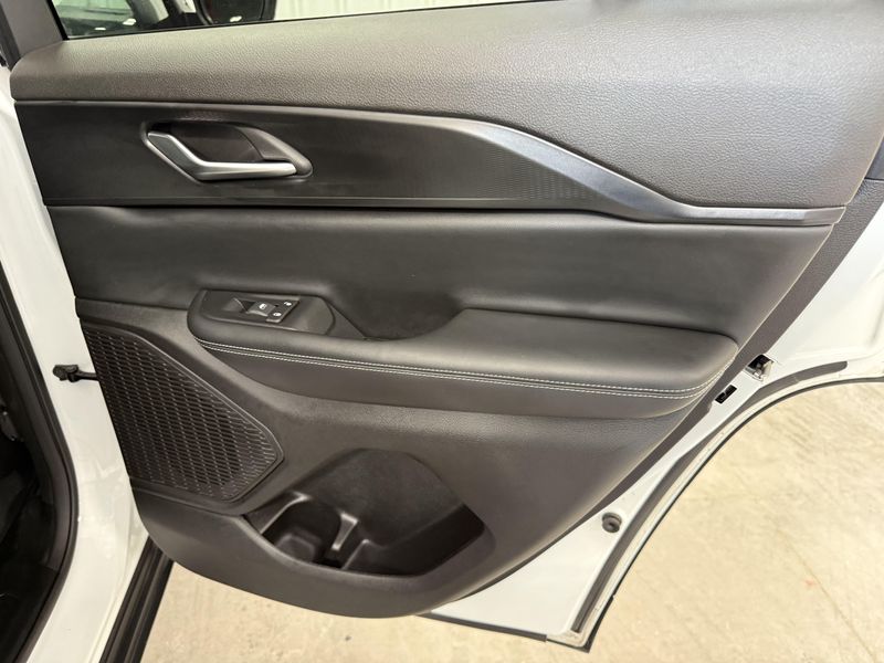 Used 2024 Jeep Grand Cherokee Laredo XImage 9