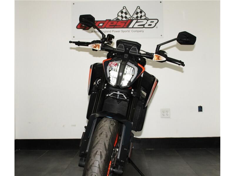 2022 KTM 890 DUKE GPImage 2