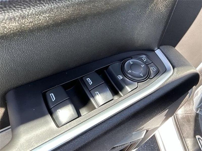 2022 Chevrolet Silverado LT photo 20