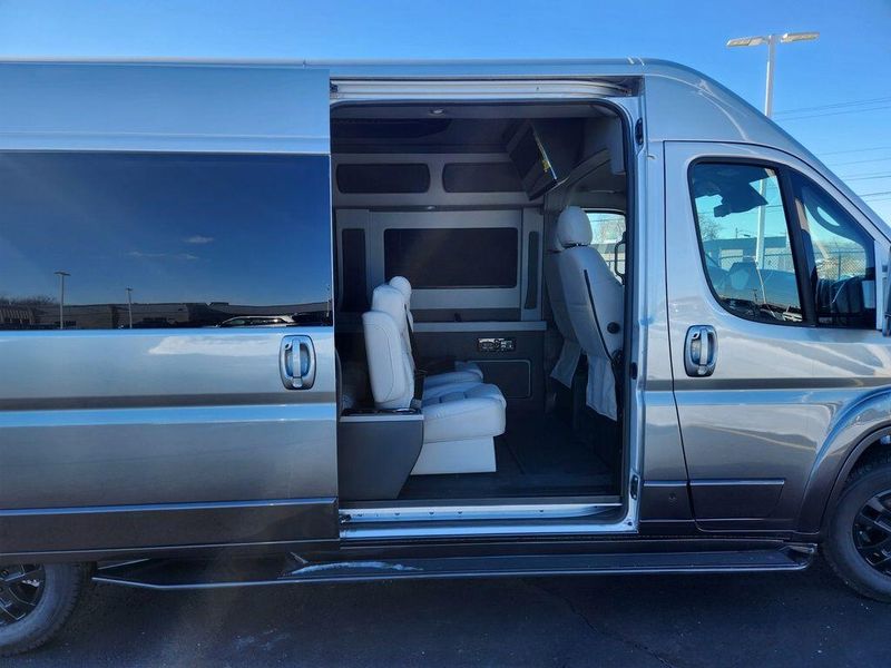 2024 RAM Promaster 2500 Slt+ Window Van High Roof 159