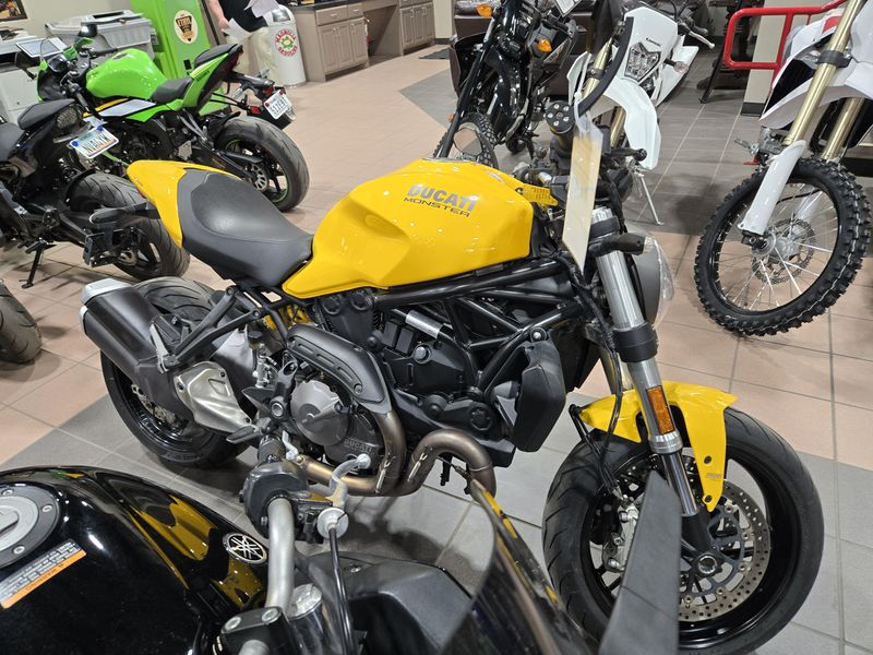 USED 2018 DUCATI MONSTER 821 Image 2