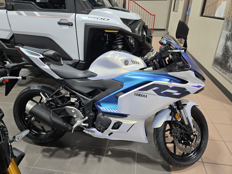 2025 Yamaha YZFR3 ABS LUNAR WHITE AND NEBULA BLUE Image 4