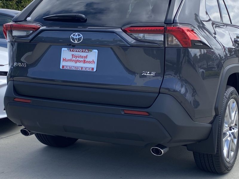 2025 Toyota RAV4 XLE PremiumImage 4