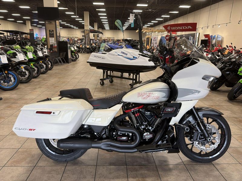Used 2024 Harley-Davidson ROAD GLIDE CVO ST Image 18