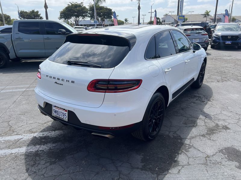 Used 2017 Porsche Macan BaseImage 3