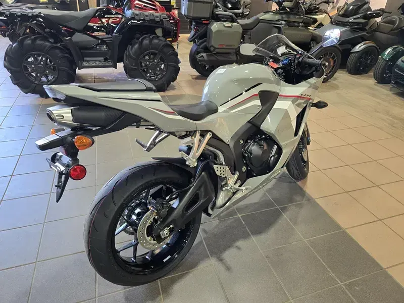 2025 Honda CBR600RR ABS DEEP PEARL GRAY Image 5