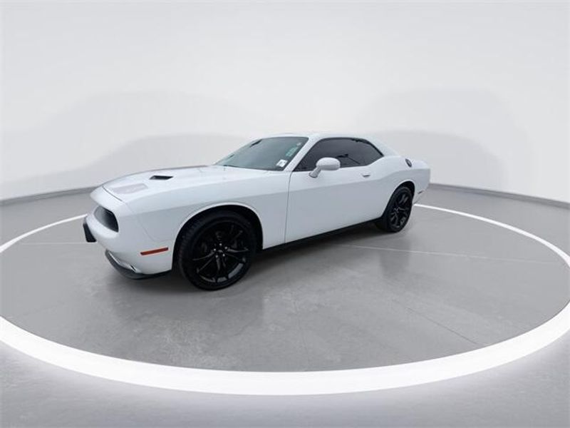 2018 Dodge Challenger SXTImage 4