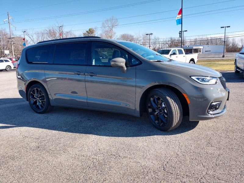 2022 CHRYSLER Pacifica Touring LImage 5