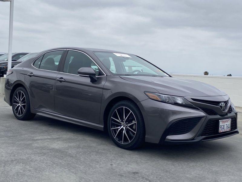 Used 2023 Toyota Camry SEImage 2