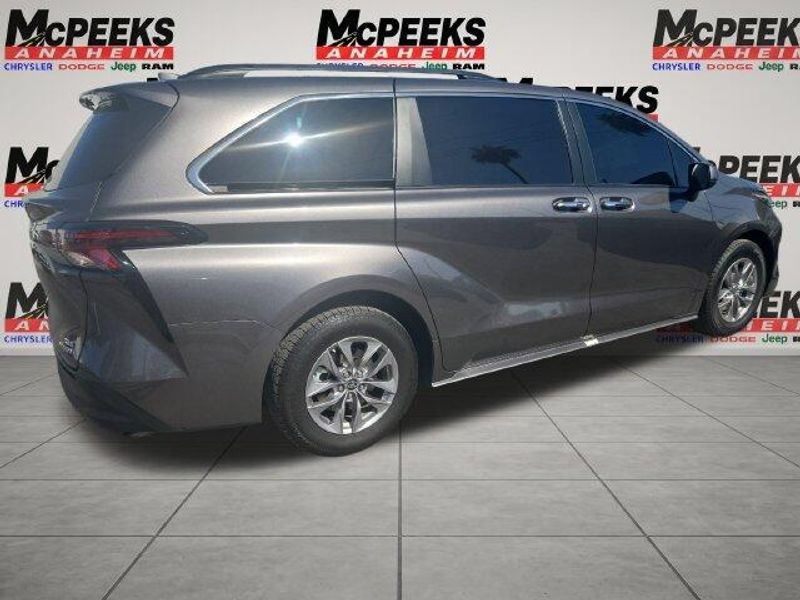 Used 2023 Toyota Sienna XLEImage 1