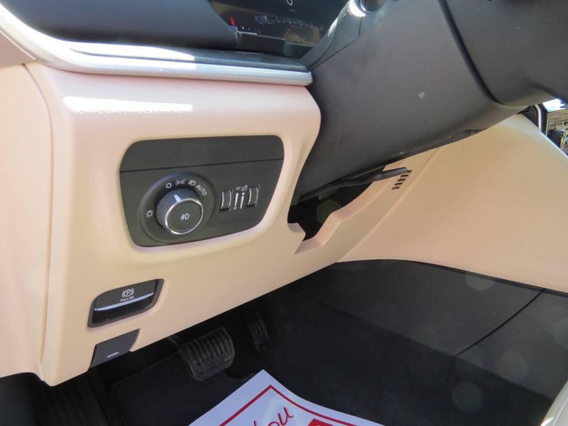 Used 2022 Jeep Grand Cherokee Limited 4x4 4dr SUV (midyear release)Image 9