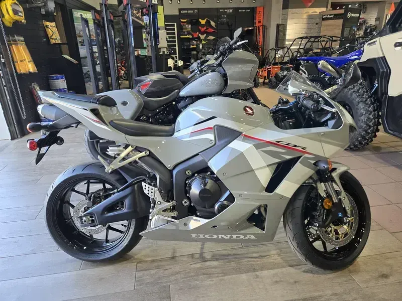 NEW 2026 HONDA CBR600RR Image 2
