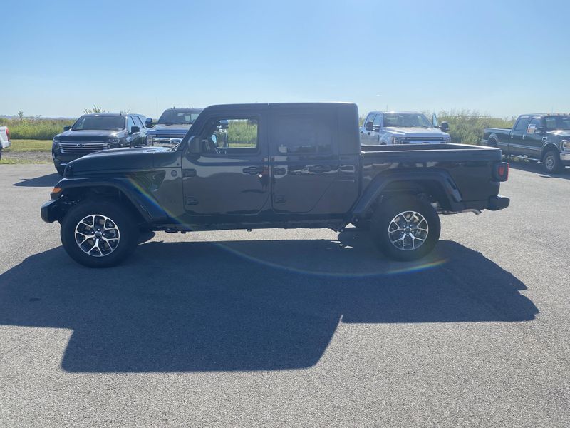 2025 Jeep Gladiator Sport S photo 4