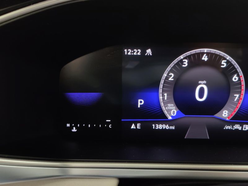 Used 2025 Volkswagen Taos SE AWD w/SunroofImage 30